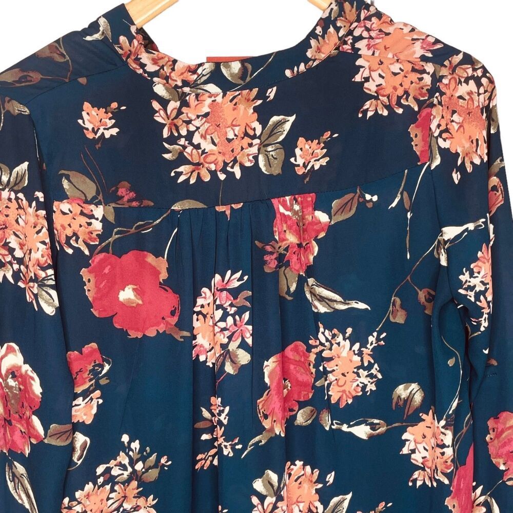 Lara | Navy Floral Print V-Neck Long Sleeve Blouse Size M | EUC - Picture 12 of 13
